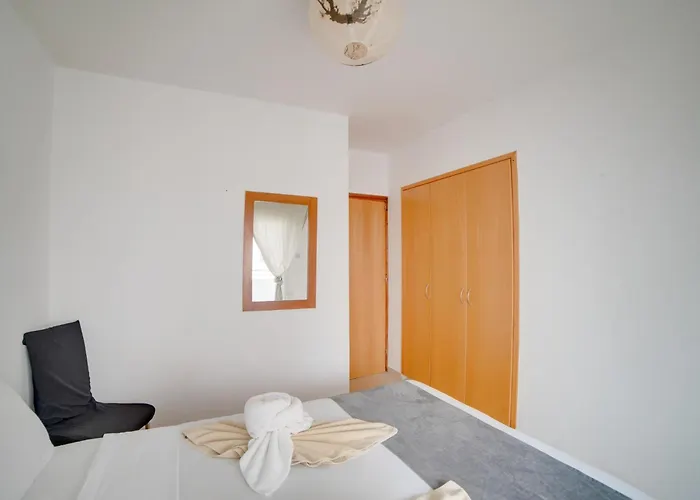 Cozy Mackenzie Getaway Appartement Larnaca