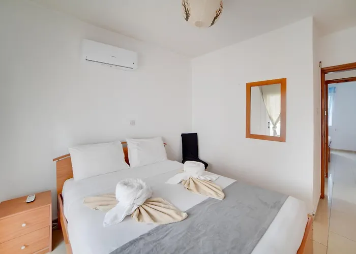 Cozy Mackenzie Getaway Appartement Larnaca